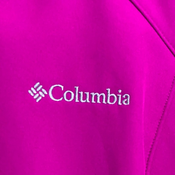 NWOT Columbia Fuscia/Magenta windproof jacket with a faux fur lining. - Picture 7 of 10